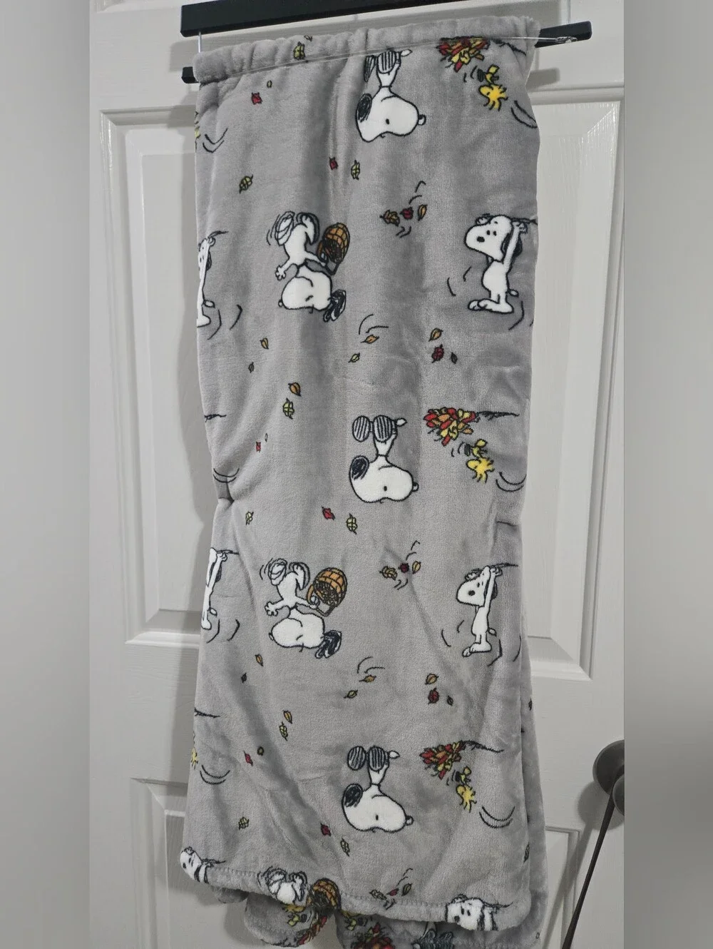 Peanuts plush throw